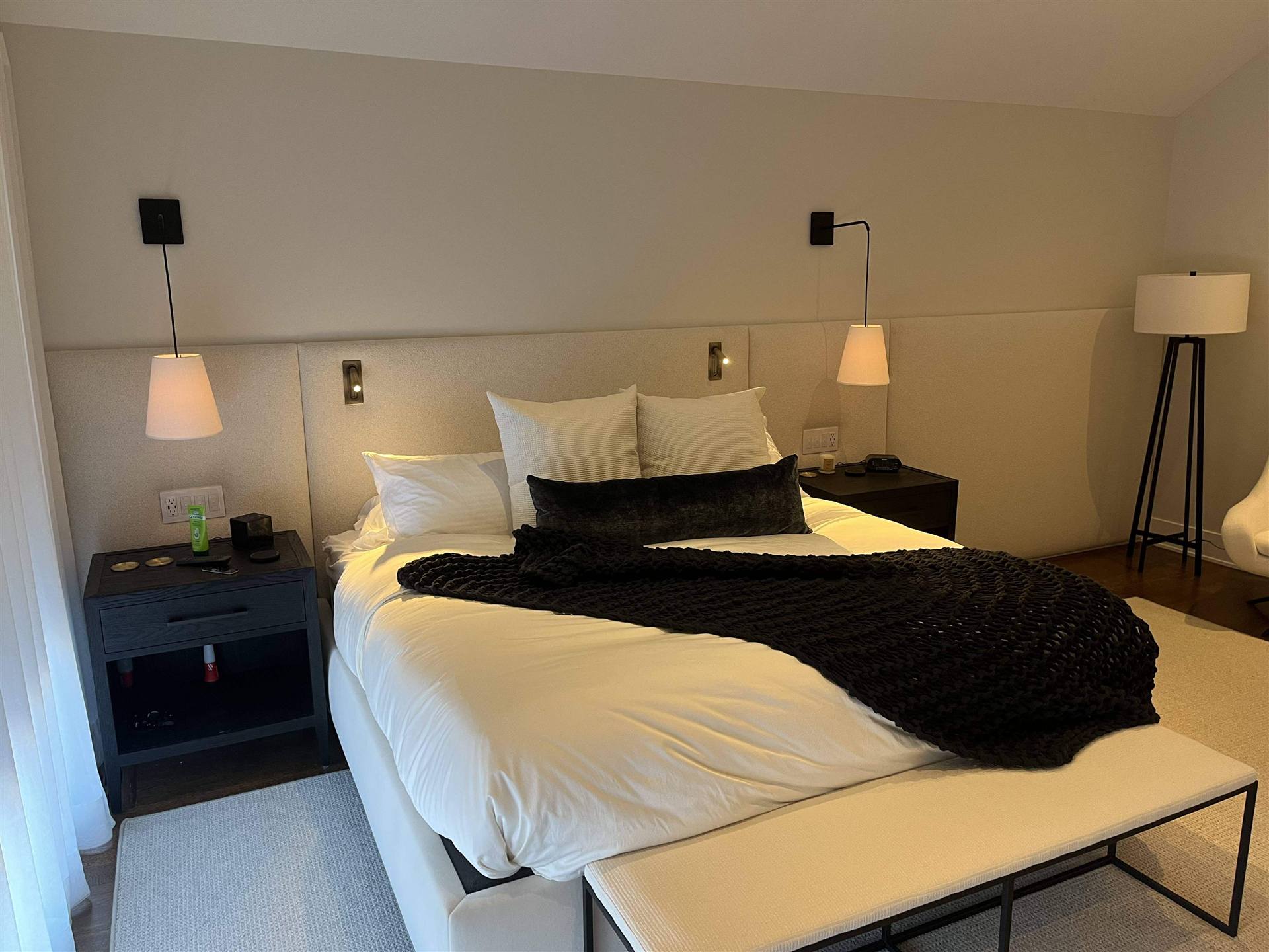 Cream wall headboard bedroom